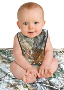 Realtree AP Camo Baby Bib 2PC Set OSFM babies 3M-2T - Camo Chique & Spa Boutique